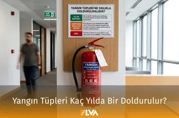 Yangın tüpü dolumu yapan teknisyen - yangın tüpleri kaç yılda bir doldurulur